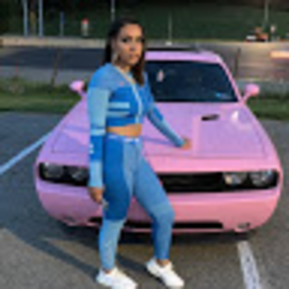 Meet your Posher, Tatiana and pink